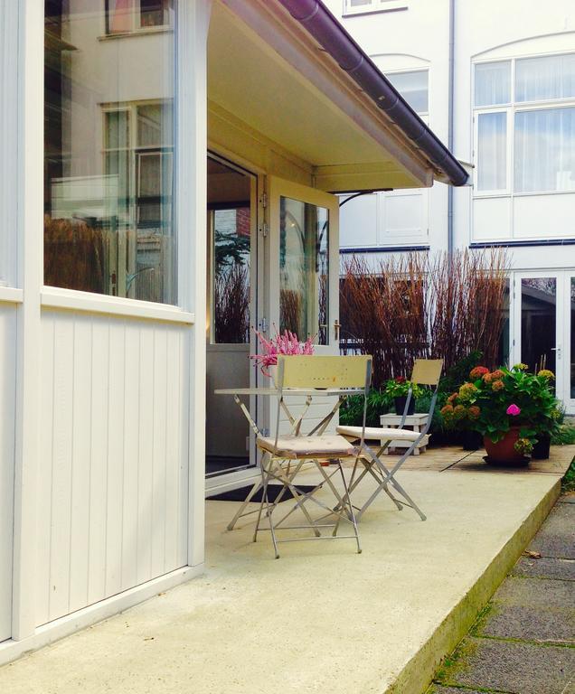 Villa Tiny House Madame Jeanette Zandvoort Zimmer foto