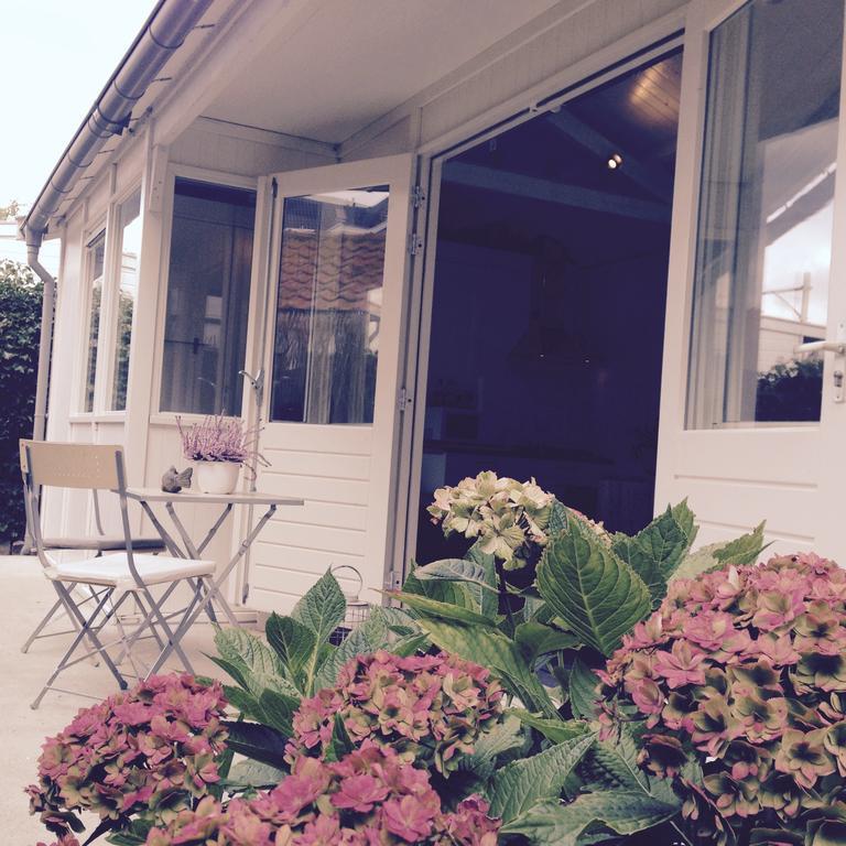 Villa Tiny House Madame Jeanette Zandvoort Zimmer foto