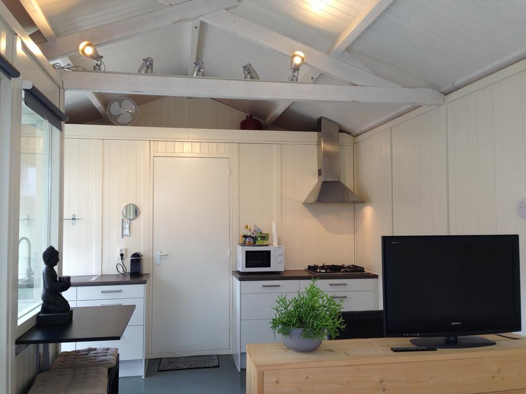 Villa Tiny House Madame Jeanette Zandvoort Zimmer foto