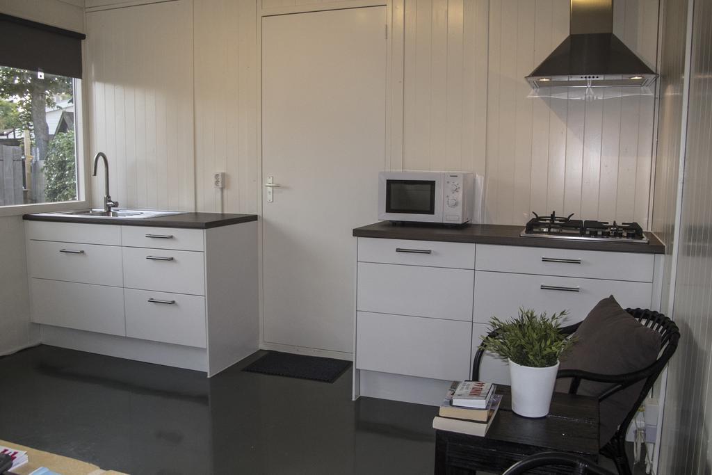 Villa Tiny House Madame Jeanette Zandvoort Zimmer foto