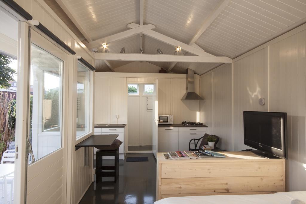Villa Tiny House Madame Jeanette Zandvoort Zimmer foto
